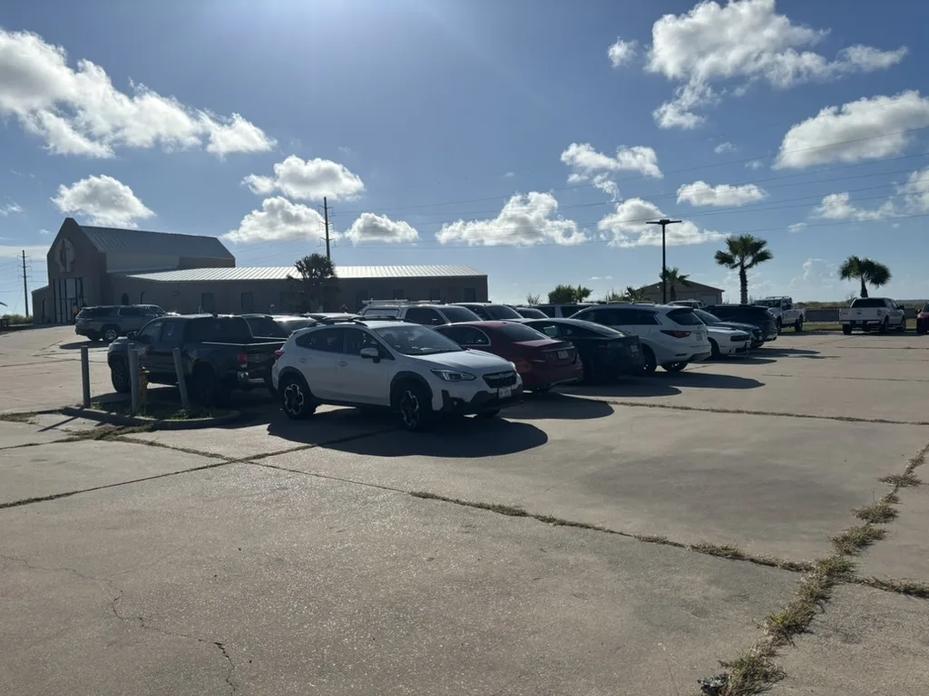 Full parking lot at Island in the Son United Methodist Church during the SH 361 safety meeting